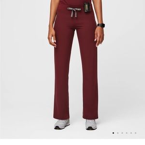 Figs Livingston Basic scrub pants, burgundy, Medium TALL